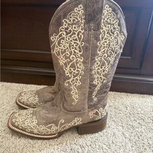 Corral Gray Boots with Cream Embroidery